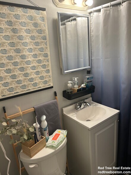 Building Photo - 583 Beacon St