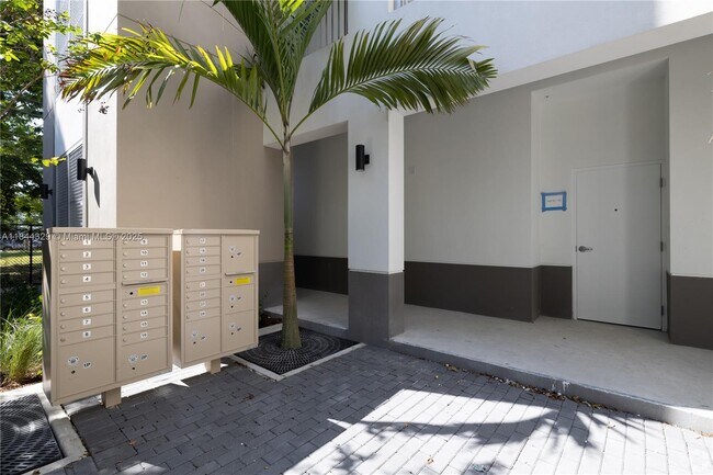 Building Photo - 650 SW 1st St