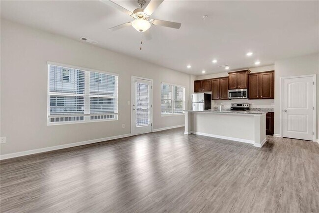 Building Photo - 2106 Irvin Ct