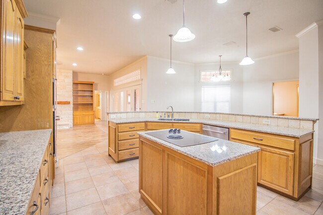 Building Photo - 5402 158th St