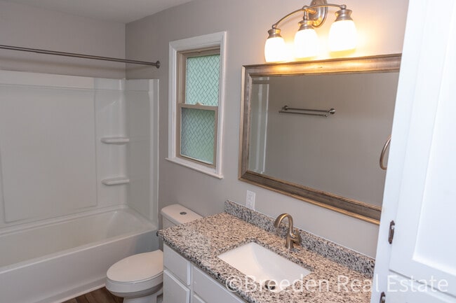 Building Photo - 112 Woodman St