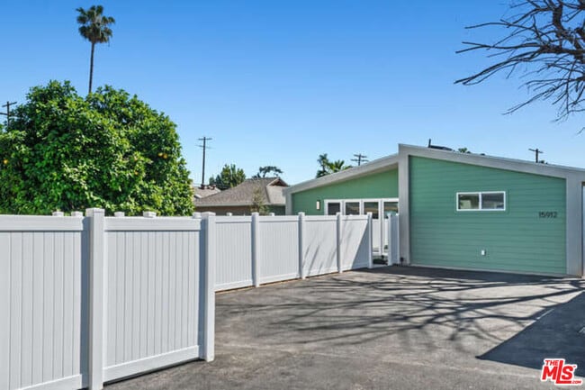 Building Photo - 15912 Vose St