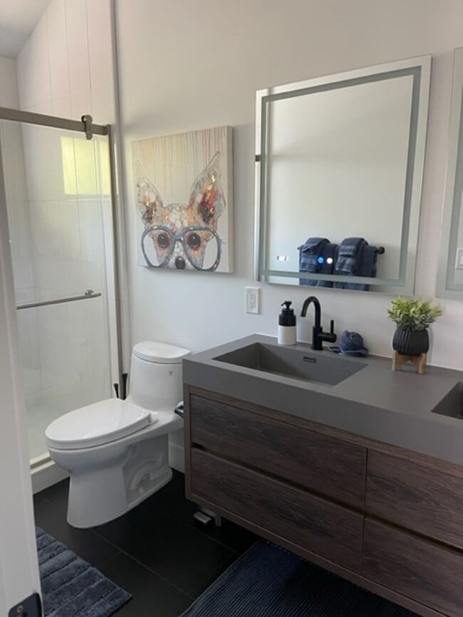 Building Photo - 2bd, 2ba Reno Bungalow in the Riverwalk Di...