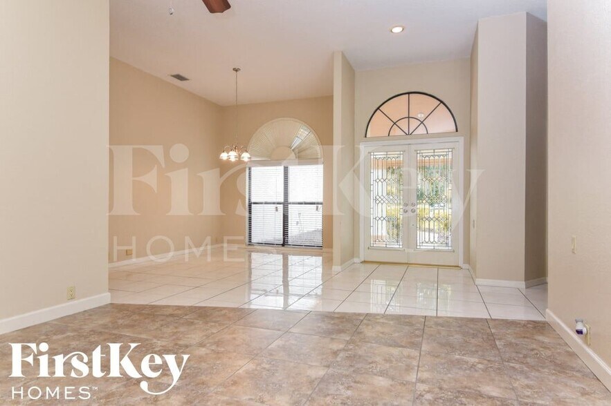 Building Photo - 2816 Pine Club Dr