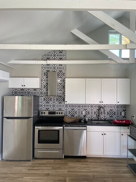 Building Photo - 706 Vale View Dr