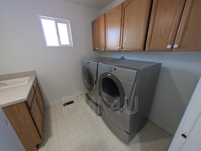 Building Photo - 7105 Casa Elena Dr NE