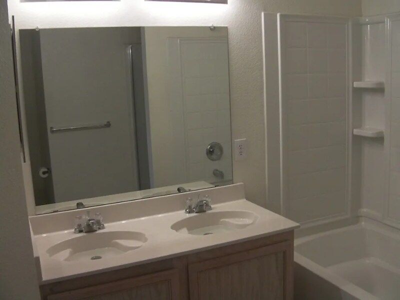 Building Photo - 900 Rose Crystal Way