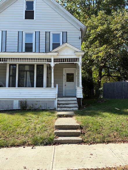 Primary Photo - 35 Center St
