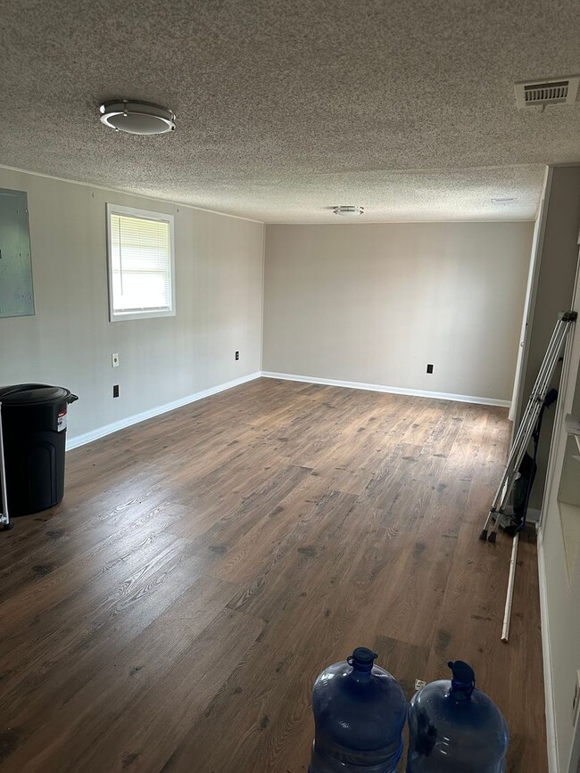 Building Photo - Cozy Home in Cloverdale