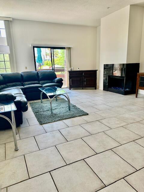 Building Photo - 2601 S Broadmoor Dr