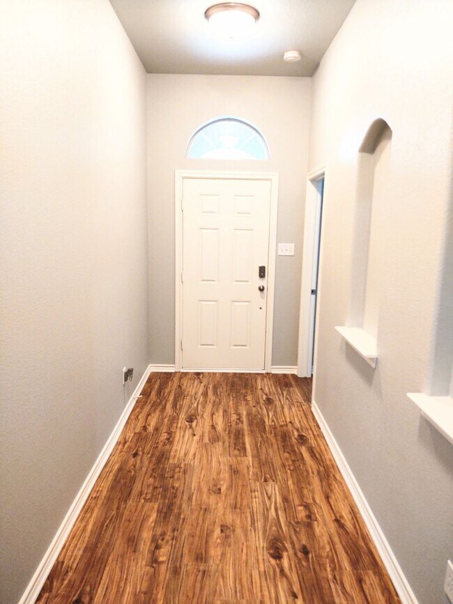 Building Photo - 4 Bed / 2 Bath House in secluded neighborhood with a park and walking trail