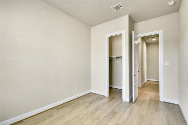 Building Photo - 505 Faith Dr