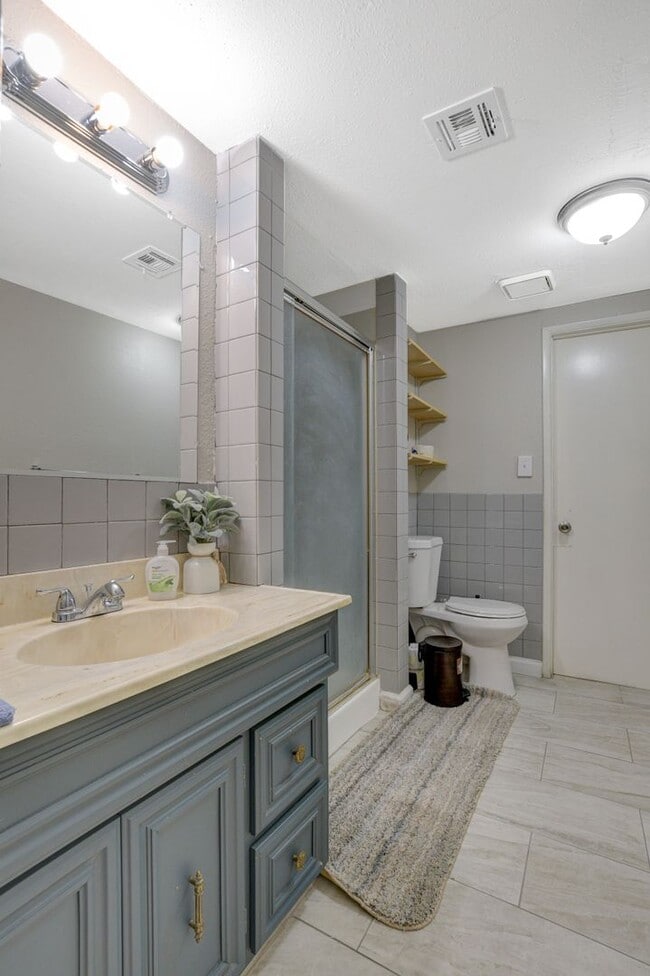 Building Photo - Cozy 2-Bedroom Unit in Prime Las Vegas Loc...