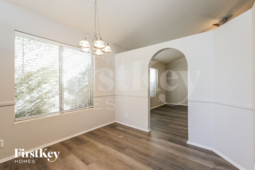 Building Photo - 5039 W Chicago Cir S