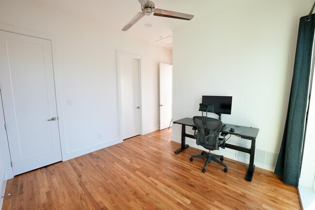 Building Photo - 2203 Moser Ave