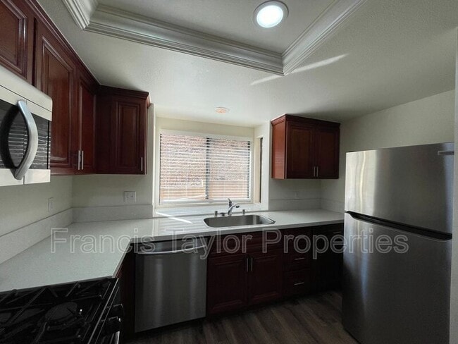Building Photo - 1808 Apache Glen