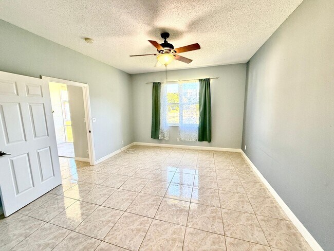 Building Photo - 3162 Via Poinciana