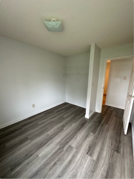 Building Photo - 1518 1st St E