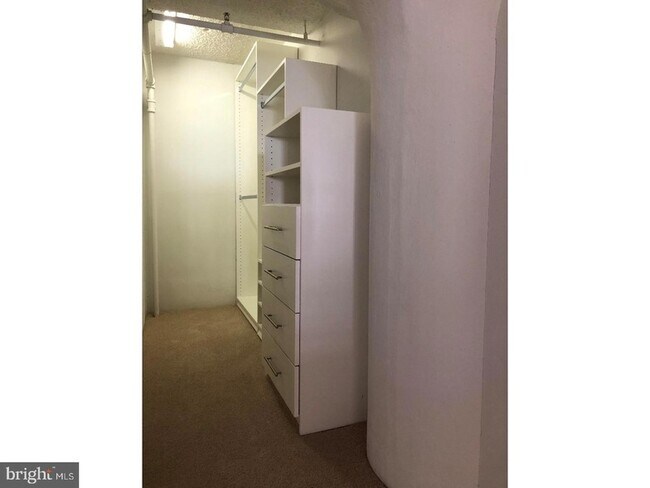 Building Photo - 2300 Walnut Street Unit 3B-330