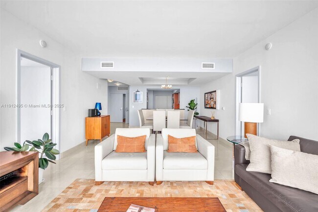 Building Photo - 1331 Brickell Bay Dr