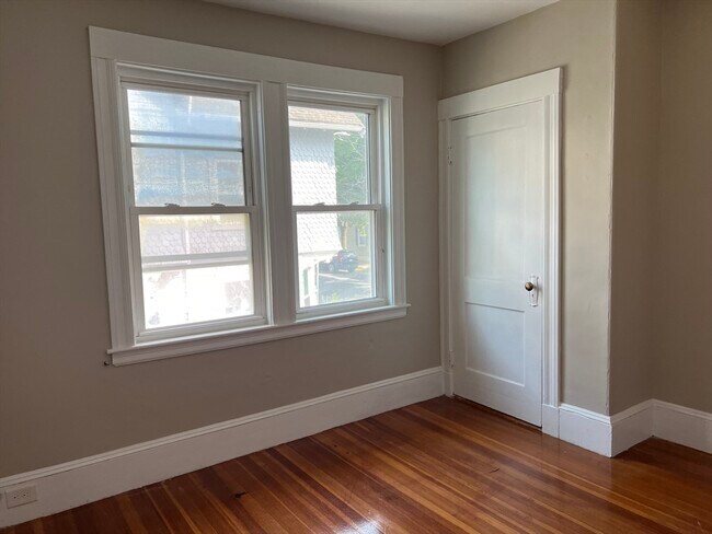 Building Photo - 3-1/2 Buffum St