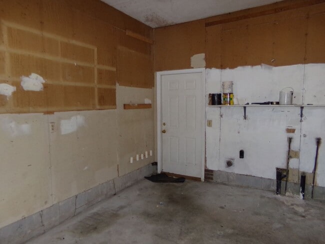 Building Photo - Great Family home