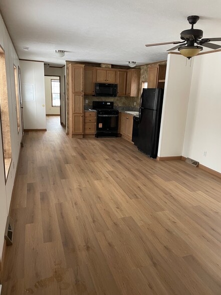 Building Photo - 25 John Ln