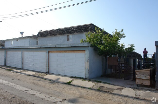 Building Photo - 430 E Dollie St