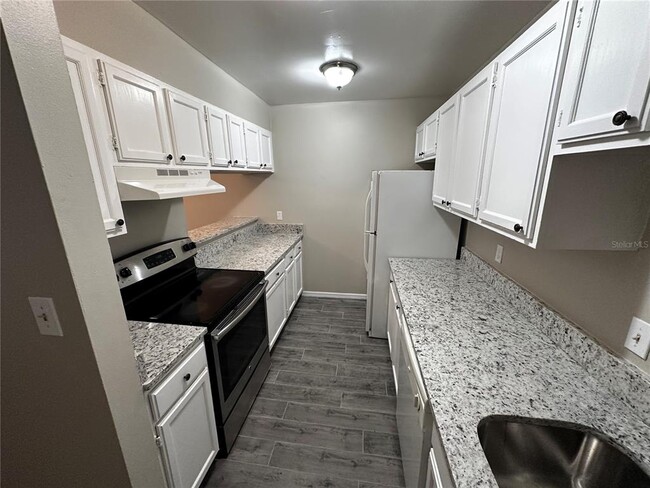 Building Photo - 500 YELLOWWOOD Ct