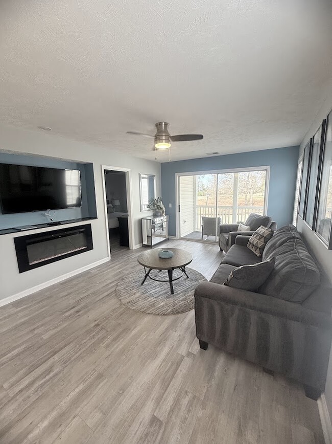 Building Photo - 469 White River Dr