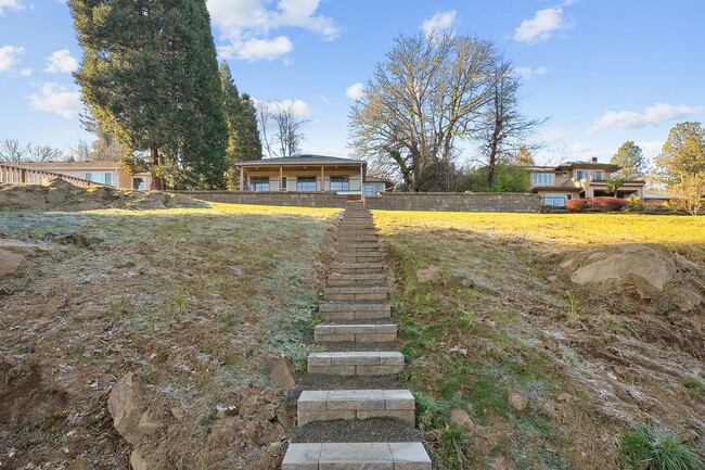 Building Photo - Lake Oswego 4 Bedroom Home w/View of Willa...