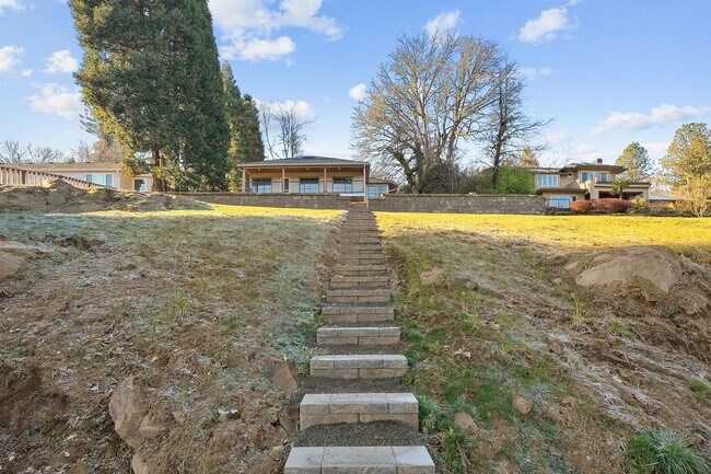 Building Photo - Lake Oswego Four Bedroom Home with View of...