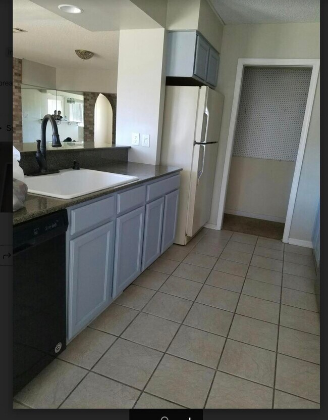 Building Photo - 12081 Longwood Dr
