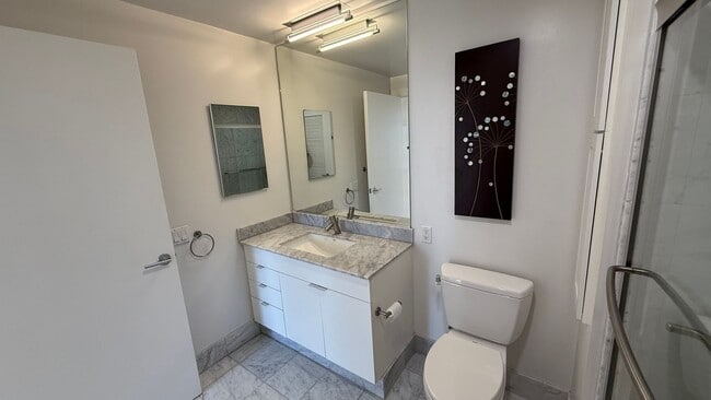 Building Photo - EPIC REA - Watermark-Fabulous Penthouse-Vi...