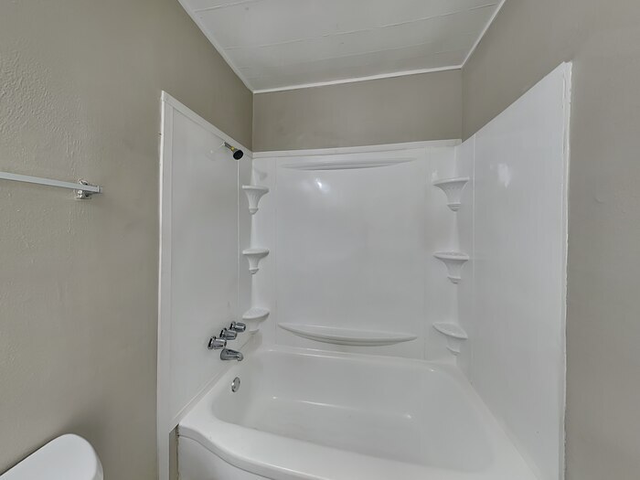 Building Photo - 2123 Raspberry Ln