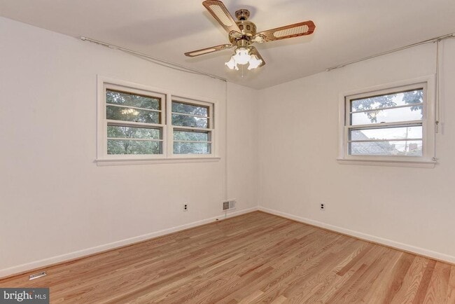 Building Photo - 335 N Madison St