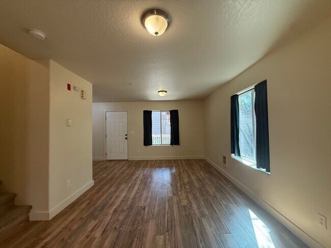 Building Photo - 683 SE 197th Ave