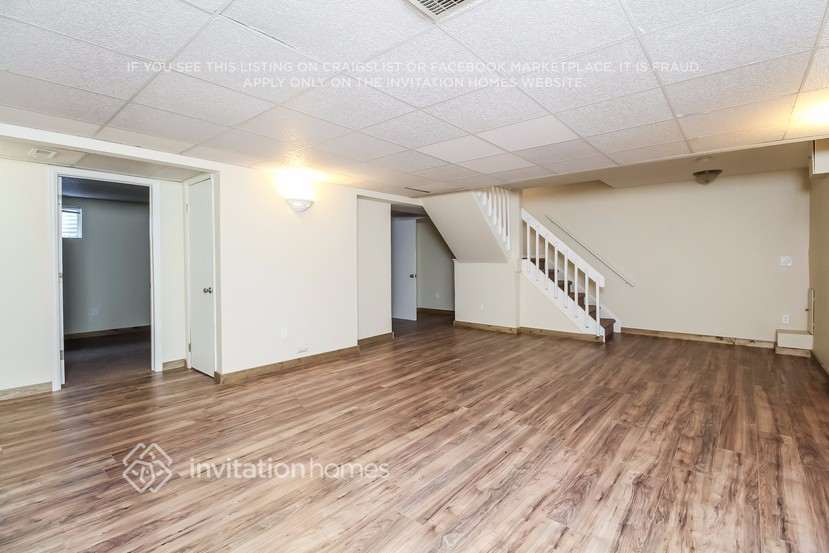 Building Photo - 5325 W 115th Pl