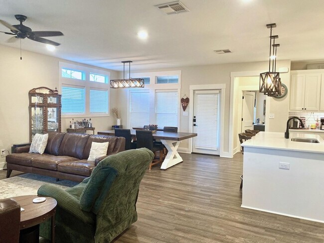 Building Photo - 412 Carneros Dr