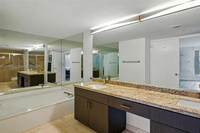 Building Photo - 3600 Mystic Pointe Dr
