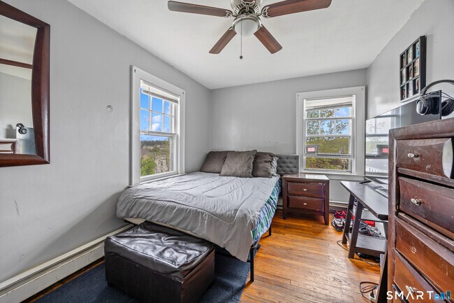 Building Photo - 19 Cumley St
