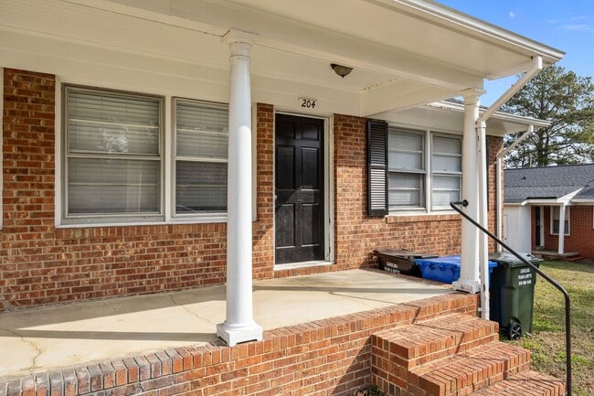 Building Photo - Cozy 2 Bed Duplex in the Heart of Lillington