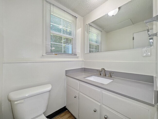 Building Photo - 102/104 Riverside