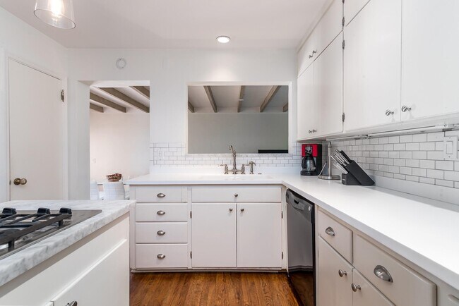 Building Photo - 2415 S Flagler Dr