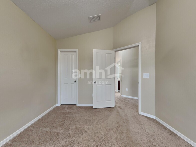 Building Photo - 31437 Heatherstone Dr