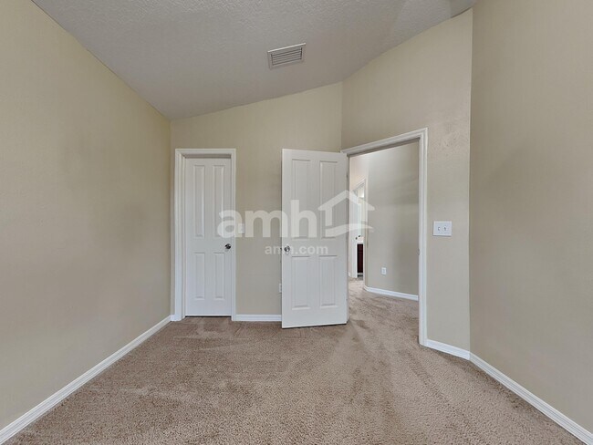 Building Photo - 31437 Heatherstone Dr