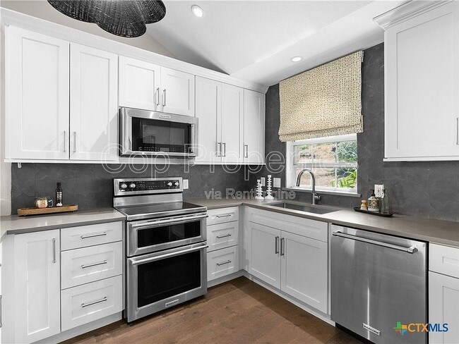 Building Photo - 321 Village View Dr