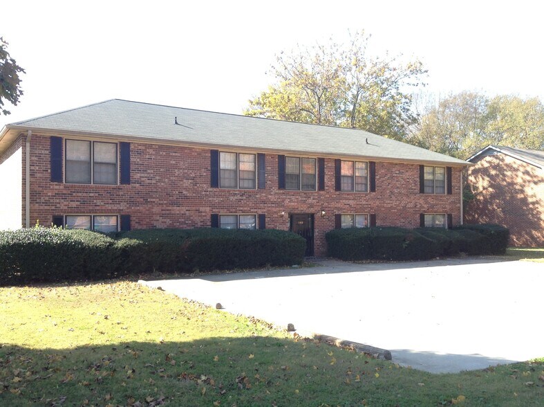 Primary Photo - 140 Barrington Pl
