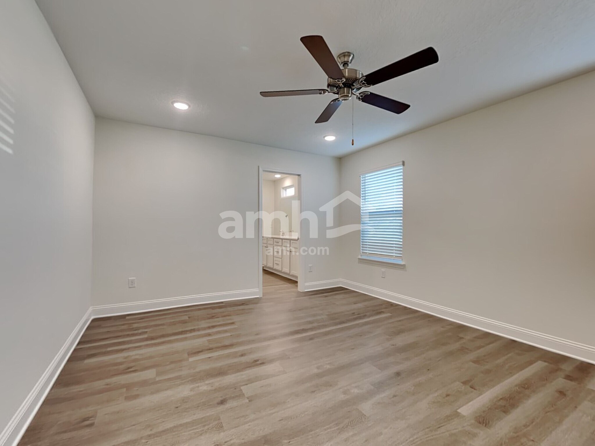 Building Photo - 11614 Hillside Dr