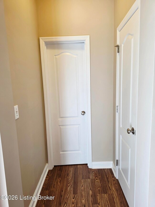 Building Photo - 16300 Brookfield View Ct